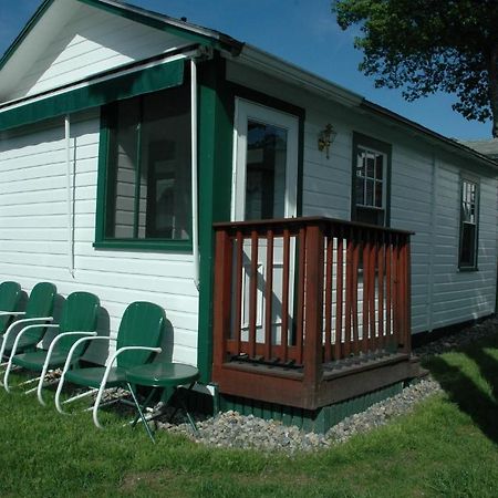 Channel Waterfront Cottages Weirs Beach Værelse billede