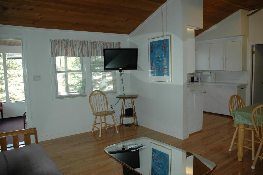 Channel Waterfront Cottages Weirs Beach Værelse billede